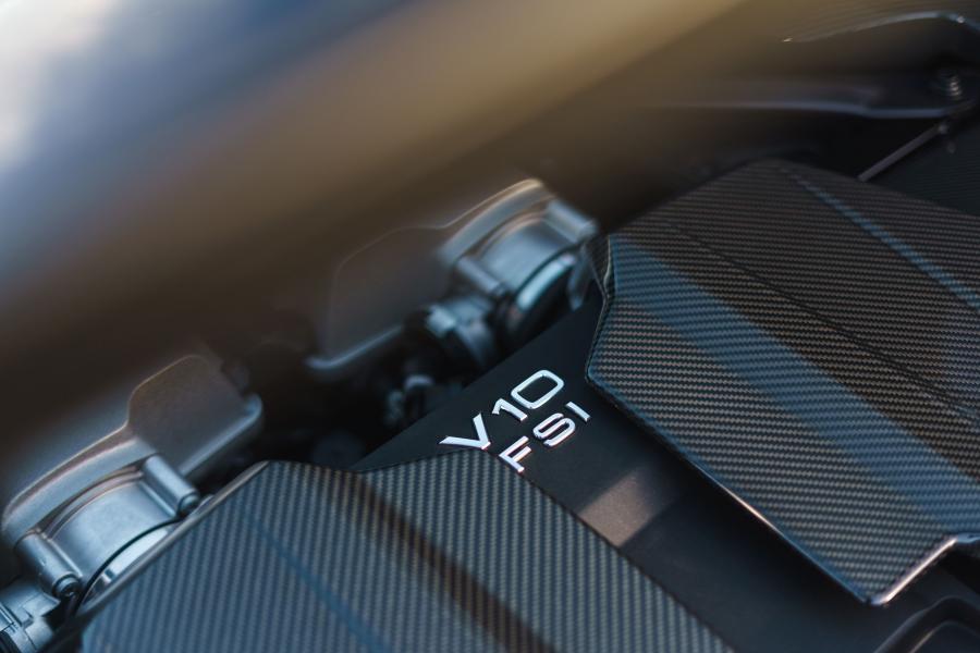 Детали интерьера Audi R8 V10 Performance 2019 года  (UK) (фото 136 из 136)